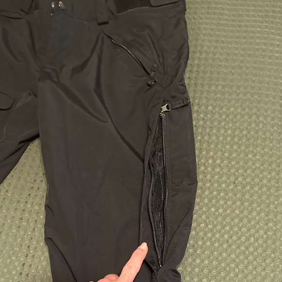 The North Face Women’s Black Ski Pants - Picture 6 of 8